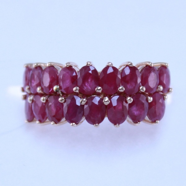 Кольцо из красного золота с рубинами